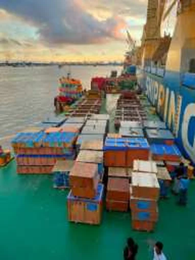 Project cargo and containers on a vessel
